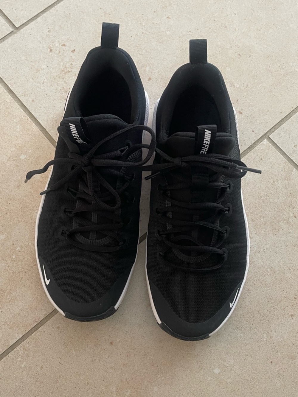 Nike Women’s Black and White Metcon 6